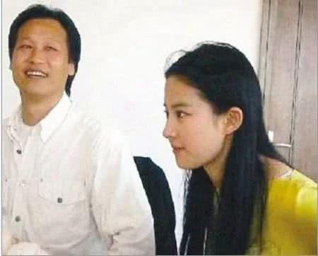 娱乐圈水太深准备吃瓜,潜规则、绯闻与权力游戏，深度解析娱乐圈的暗流涌动