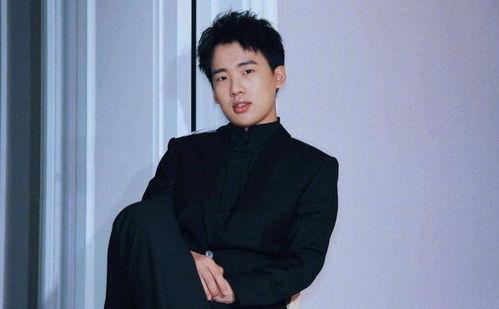 娱乐吃瓜郭麒麟,娱乐界的吃瓜达人，揭秘娱乐圈幕后故事