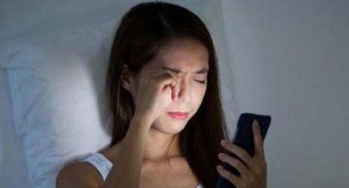 女生熬夜娱乐吃瓜酱视频,女生娱乐生活新趋势