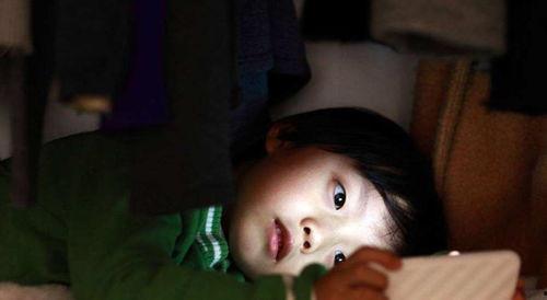 女生熬夜娱乐吃瓜酱视频,女生娱乐生活新趋势