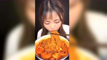 娱乐吃瓜酱女孩子叫什么,她为何成为新一代网红女神？